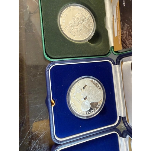 318 - 925 silver coins in boxes 28 grams