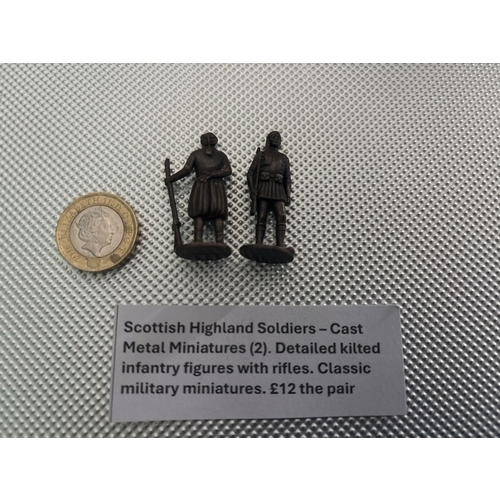 39 - Vintage Cast Metal Scottish Highland Soldiers – Kilted Infantry Figures (Pair)