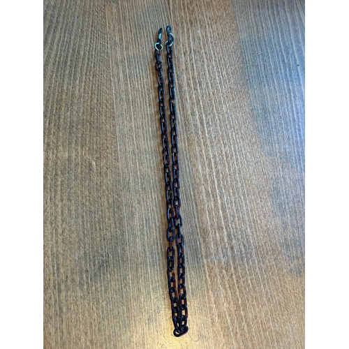 11 - A bakelite necklace
