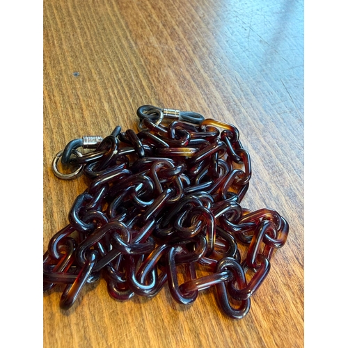 11 - A bakelite necklace