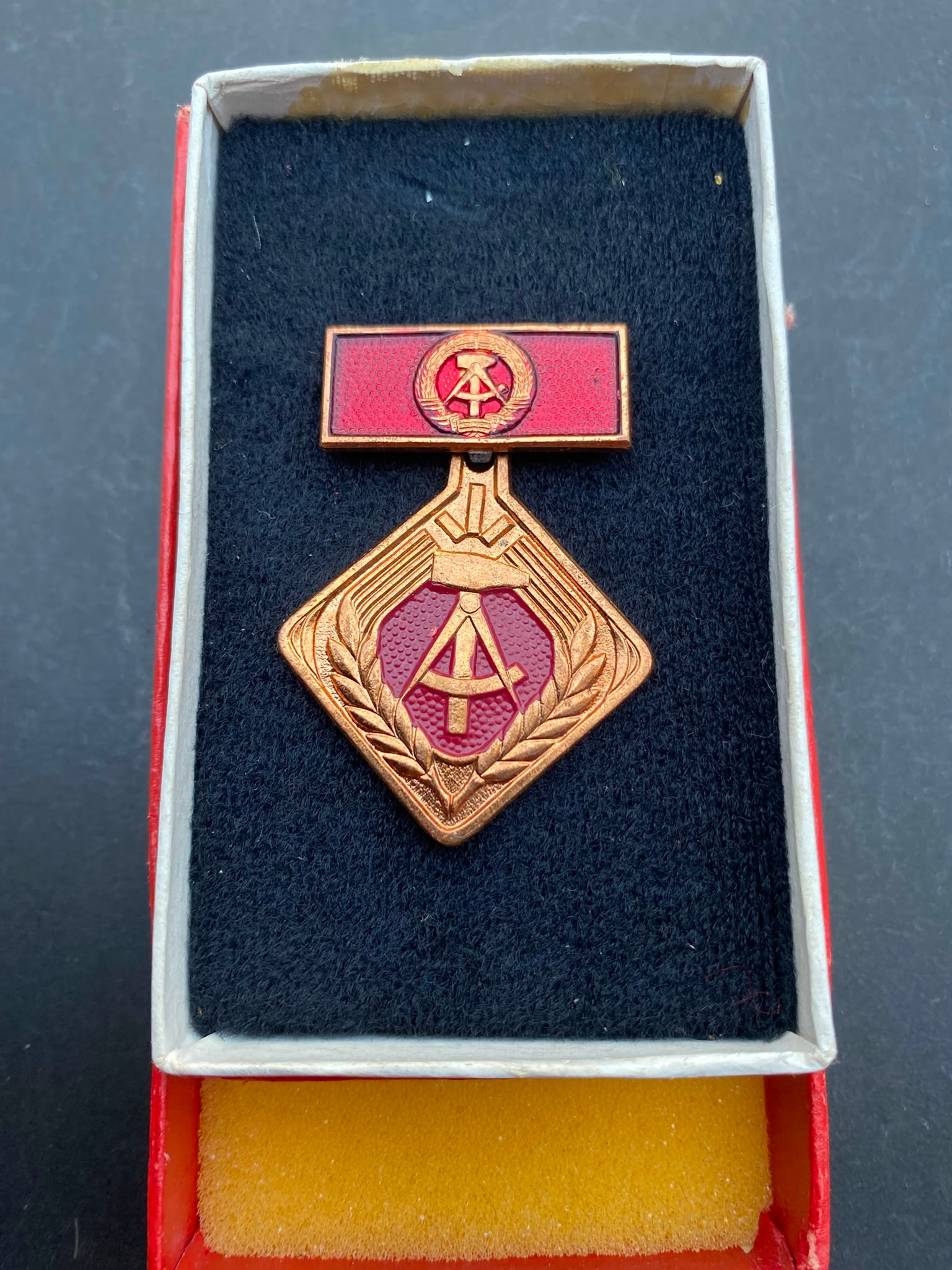 East German Socialist Labour Medal (Aktivist der sozialistischen Arbeit ...
