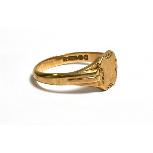 17 - VINTAGE 9CT GOLD SIGNET RING 8.7 x 8.0mm octagonal head, with reeded shoulders and integral shank, r... 