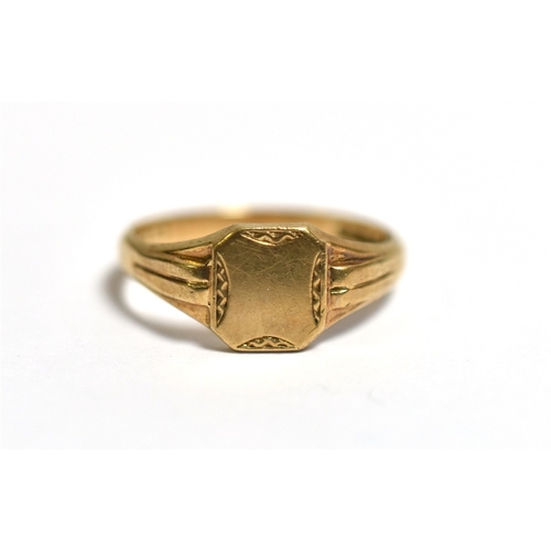 17 - VINTAGE 9CT GOLD SIGNET RING 8.7 x 8.0mm octagonal head, with reeded shoulders and integral shank, r... 