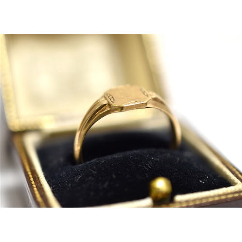 17 - VINTAGE 9CT GOLD SIGNET RING 8.7 x 8.0mm octagonal head, with reeded shoulders and integral shank, r... 