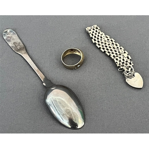 79 - GEORGIAN SILVER SPOON & JEWELLERY To include; a 16cm long x 12.9mm wide block work link gate bracele... 