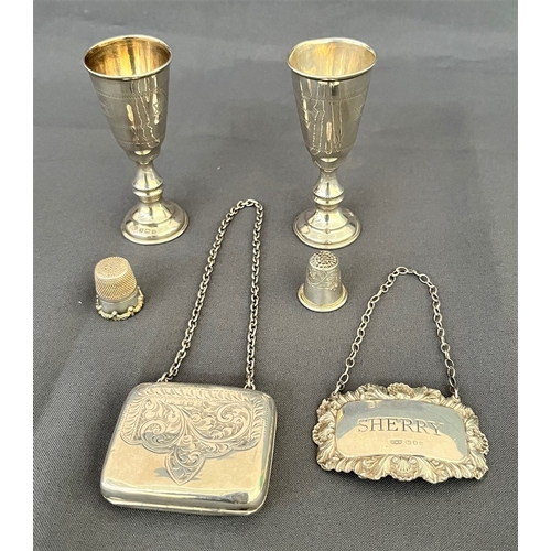 91 - VARIOUS ANTIQUE SILVER ITEMS To include; a pair of Kiddush silver cups, an engraved coin purse with ... 