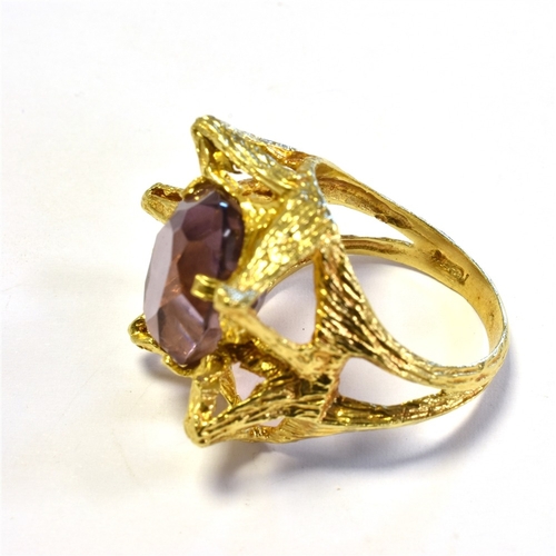 14 - 14CT GOLD & PURPLE PASTE STONE RING in an asymmetrical star shaped design decorated with textured en... 