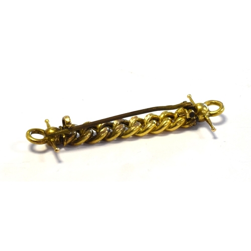 51 - 15CT GOLD CURB LINK BROOCH 3.8cm long x 5.9mm wide curb link chain with snaffle bit style terminals ... 