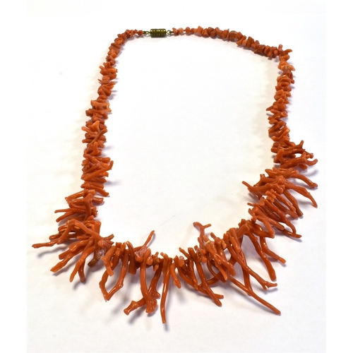 59 - NATURAL RED CORAL TWIG NECKLACE 48cm long, consisting of natural coral branch twigs approx 1.0-4.0cm... 