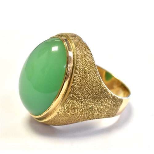 7 - 18CT GOLD & CHRYSOPRASE RING bezel set with a 18.5 x 14.7mm, oval chrysoprase cabochon stone, decora... 