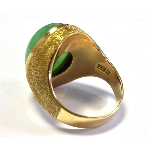 7 - 18CT GOLD & CHRYSOPRASE RING bezel set with a 18.5 x 14.7mm, oval chrysoprase cabochon stone, decora... 