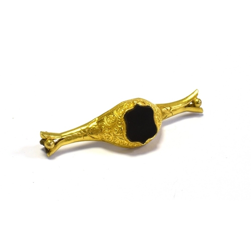 22 - ANTIQUE ONYX & 18CT GOLD BAR BROOCH 5.5cm long x 14.9mm wide, with a bezel set cartouche shaped onyx... 