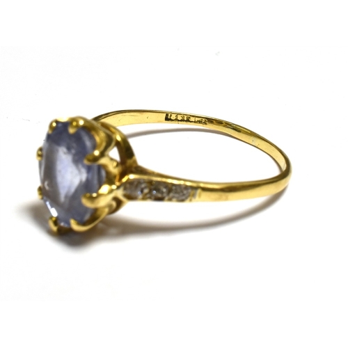 35 - 18CT GOLD SAPPHIRE & OLD CUT DIAMOND RING coronet claw set Ceylonese type sapphire, estimated 3.5 ca... 