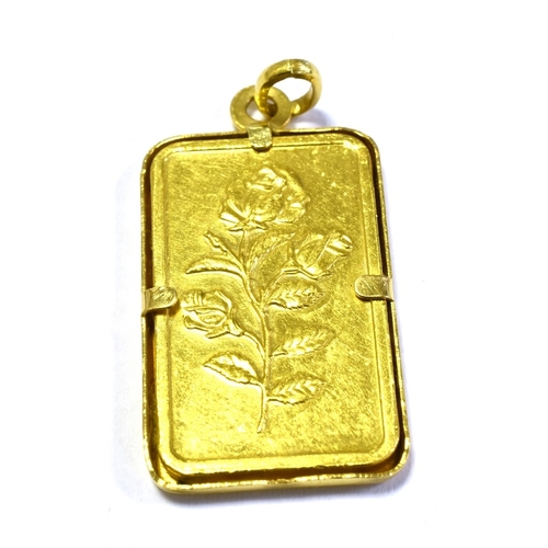 52 - 24CT GOLD 10 GRAM INGOT PENDANT ingot stamped 'Suisse 10g Fine Gold 999.9 Assayeur Fondeur', in a 22... 