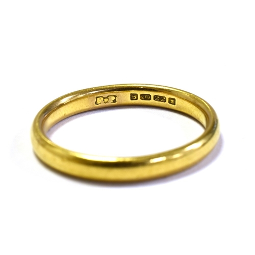 59 - 22CT GOLD PLAIN WEDDING BAND 2.8mm wide band, hallmarked 22 Sheffield 1910.  Weight 4.0 grams