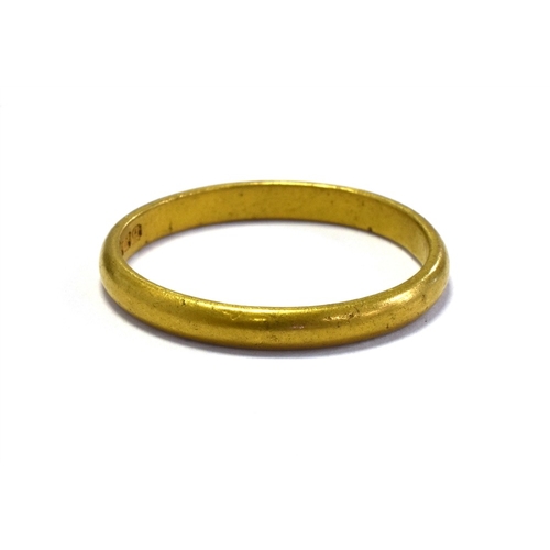 6 - 22CT GOLD PLAIN WEDDING BAND 2.4mm wide, ring size P, hallmarked 22 Birmingham 1940.  Weight 2.8 gra... 