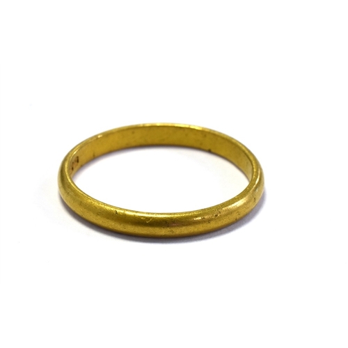 6 - 22CT GOLD PLAIN WEDDING BAND 2.4mm wide, ring size P, hallmarked 22 Birmingham 1940.  Weight 2.8 gra... 