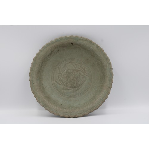 63 - Possibly Chinese Ming dynasty (1368-1644) marvel: Chinese celadon dish, diameter 23cm