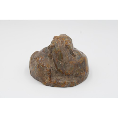 69 - Chinese agate carving of a tiger.

Base diameter around 9cm