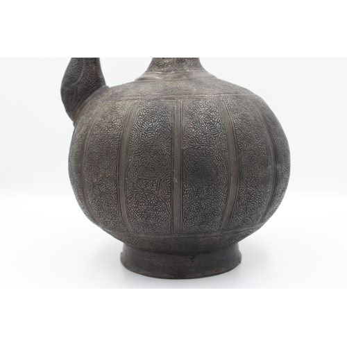 87 - Islamic Water Jug: Exquisite Patterned Design

Roughly 30 cm