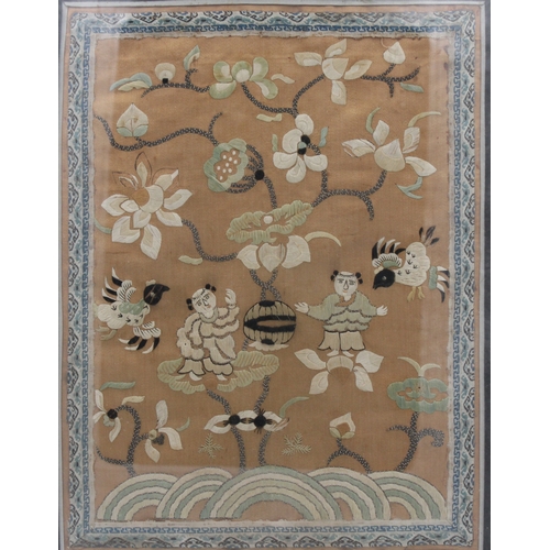 77 - Antique Chinese framed silk embroidery.

34 x 41cm