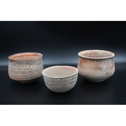 289 - 3 bowls from the Indus Valley period. The diameters of the bowls are 10cm, 9.5cm, and 9cm.