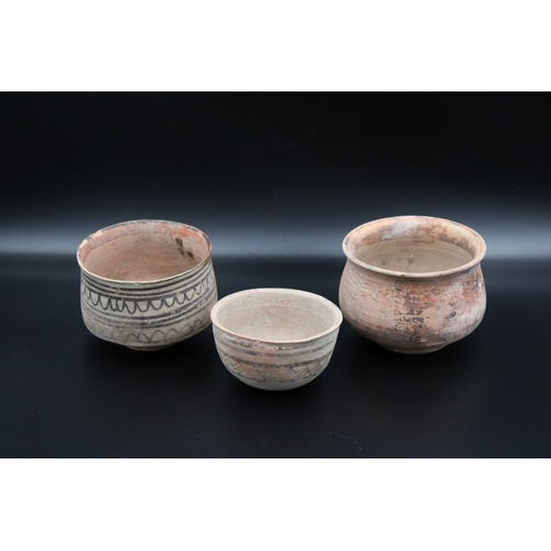 289 - 3 bowls from the Indus Valley period. The diameters of the bowls are 10cm, 9.5cm, and 9cm.