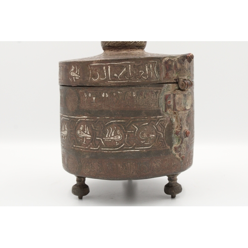 101 - An extraordinary Seljuk-era relic: a captivating 12th-century jewelry box from Khurasan. Embellished... 