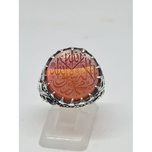 244 - An Islamic silver ring adorned with an engraved agate stone, reflecting the Timurid style.