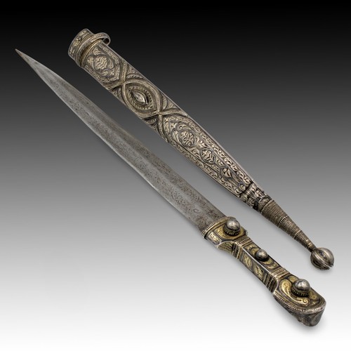 23 - A Caucasian Sword with an Engraved Silver Handle and Niello Decorations from the 19th Century. 

Len... 