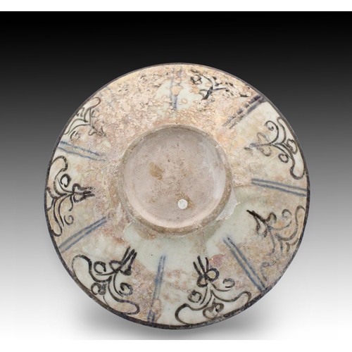 62 - An Islamic Ceramic Large Plate from the 12th Century with Islamic Calligraphy 

Diameter: Approximat... 