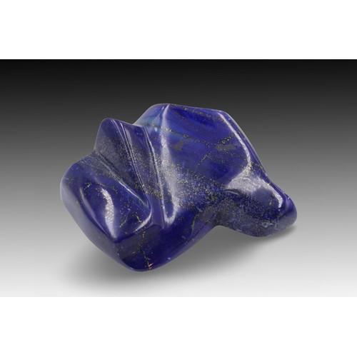 115 - An Afghan Polished Lapis Lazuli Decorative Piece from the 20th Century.

Length: Approximately 9.5cm... 