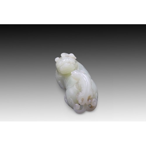 182 - A Chinese Jade Mythical Lion with its Cub. 

Length: Approximately 7.4cm

Private Collector from Bel... 