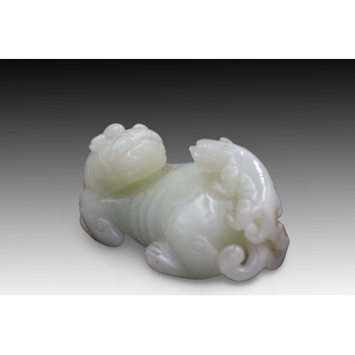 182 - A Chinese Jade Mythical Lion with its Cub. 

Length: Approximately 7.4cm

Private Collector from Bel... 