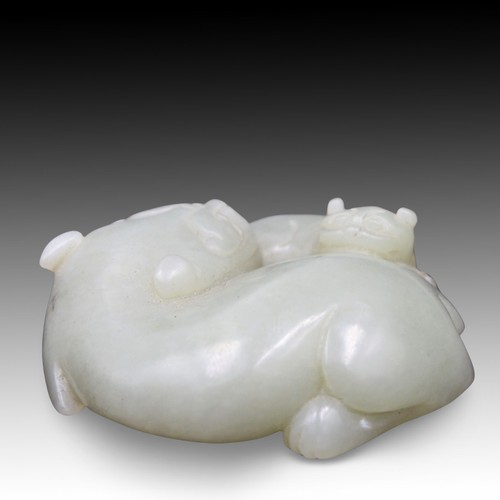 186 - A Chinese Jade Carving of a Mother Cat Caring for her Cub, from the 18th-19th Century in the Qing Dy... 