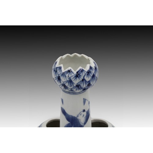 189 - A Vintage Chinese Blue & White Porcelain Crocus Nanking Pottery Vase.

Height: Approximately 23.4cm ... 