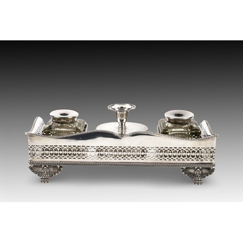 404 - A Silver Plated Inkwell

Weight: 941g
Length: Approximately 30cm
Height: Approximately 16cm