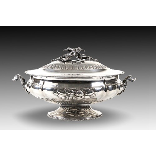 409 - A Continental Silver Soup Tureen 

Weight: 2490g
Length: Approximately 44cm
Width: Approximately 24.... 