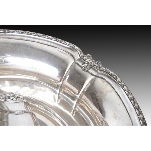 412 - A Silver Plated Large Set of Ewer and Basin 

Height of Ewer: Approximately 36cm
Diameter of Basin: ... 