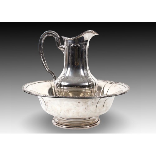 412 - A Silver Plated Large Set of Ewer and Basin 

Height of Ewer: Approximately 36cm
Diameter of Basin: ... 