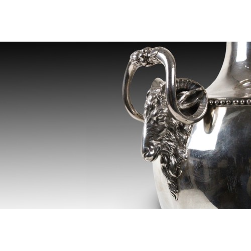 414 - A London Silver Samovar marked in 1854

Weight: 3845g
Height: Approximately 58cm
Width: Approximatel... 