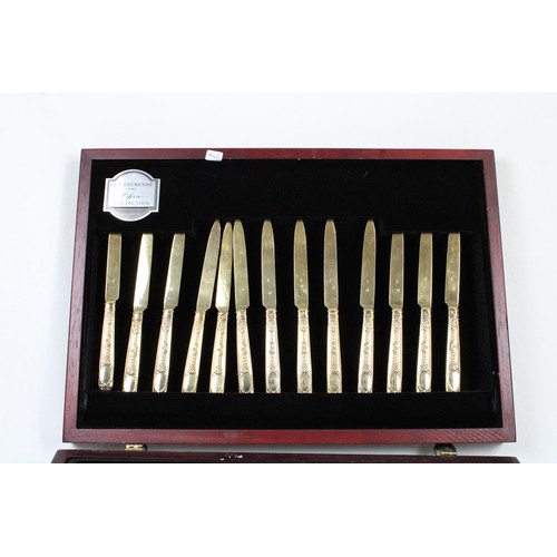 420 - A Set of French Continental Silver Cutlery 

Weight: 5688g
6 Large Spoons
24 Medium Sized Spoons
24 ... 