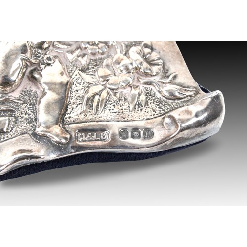 421 - A Decorative Britannia 1987 London Silver Frame 

Size: 4x5 inches