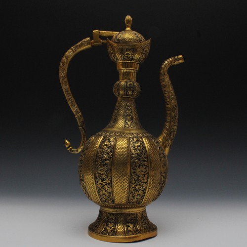 151 - An Indian Brass Aftaba Ewer and Basin with Flower Engraving.

H of Ewer: 37cm
H of Basin: 20cm
D of ... 