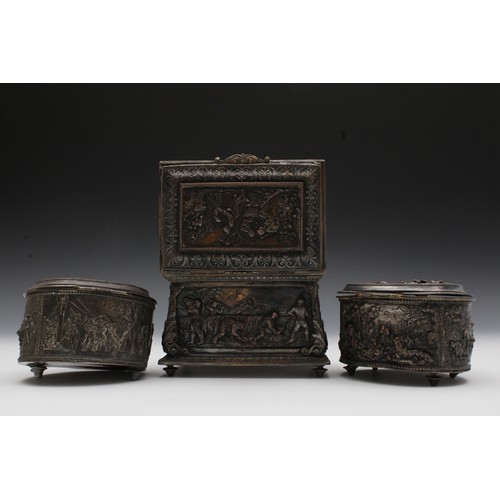 460 - A Lot of 3 Victorian Silver Plated Boxes

H of Box: Approximately 10.5
L of Box: Approximately 16cm
... 