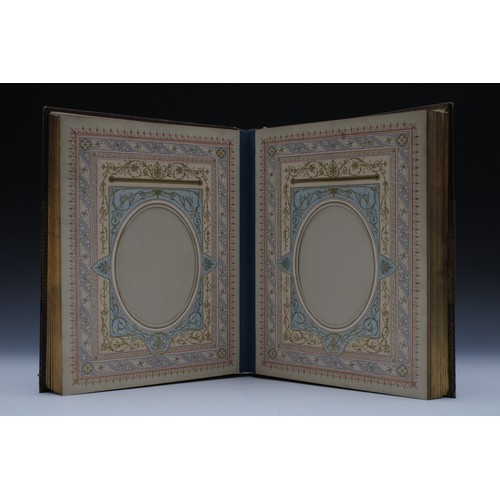 462 - A European Album Book from the 19th Century.

H: Approximately 31cm
L: Approximately 25.5cm
W: Appro... 