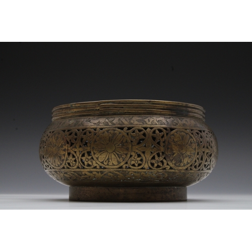 162 - An Indian Bronze Bowl from the 19th Century with Calligraphy and Beautiful Open Work

Top D: Approxi... 