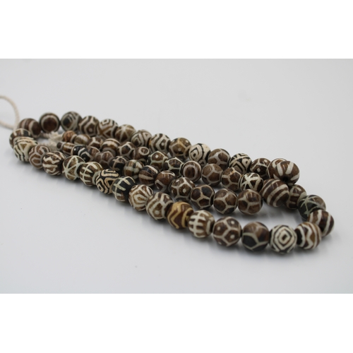 178 - A Tibetan Pumtek Petrified Wood Stone Dzi Beads Long Necklace.

L: Approximately 96cm
Each Bead: App... 