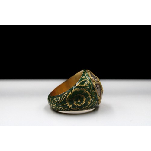 451 - An Indian Gold and Enamel Polki Diamond Ring.

Ring Size: US7.75/ UK17