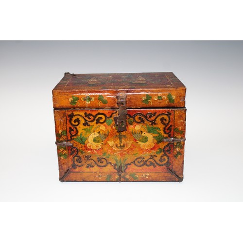 180 - A Tibetan Wooden Dragon Chest from the 19th Century.

H: Approximately 25cm
L: Approximately 31cm
W:... 